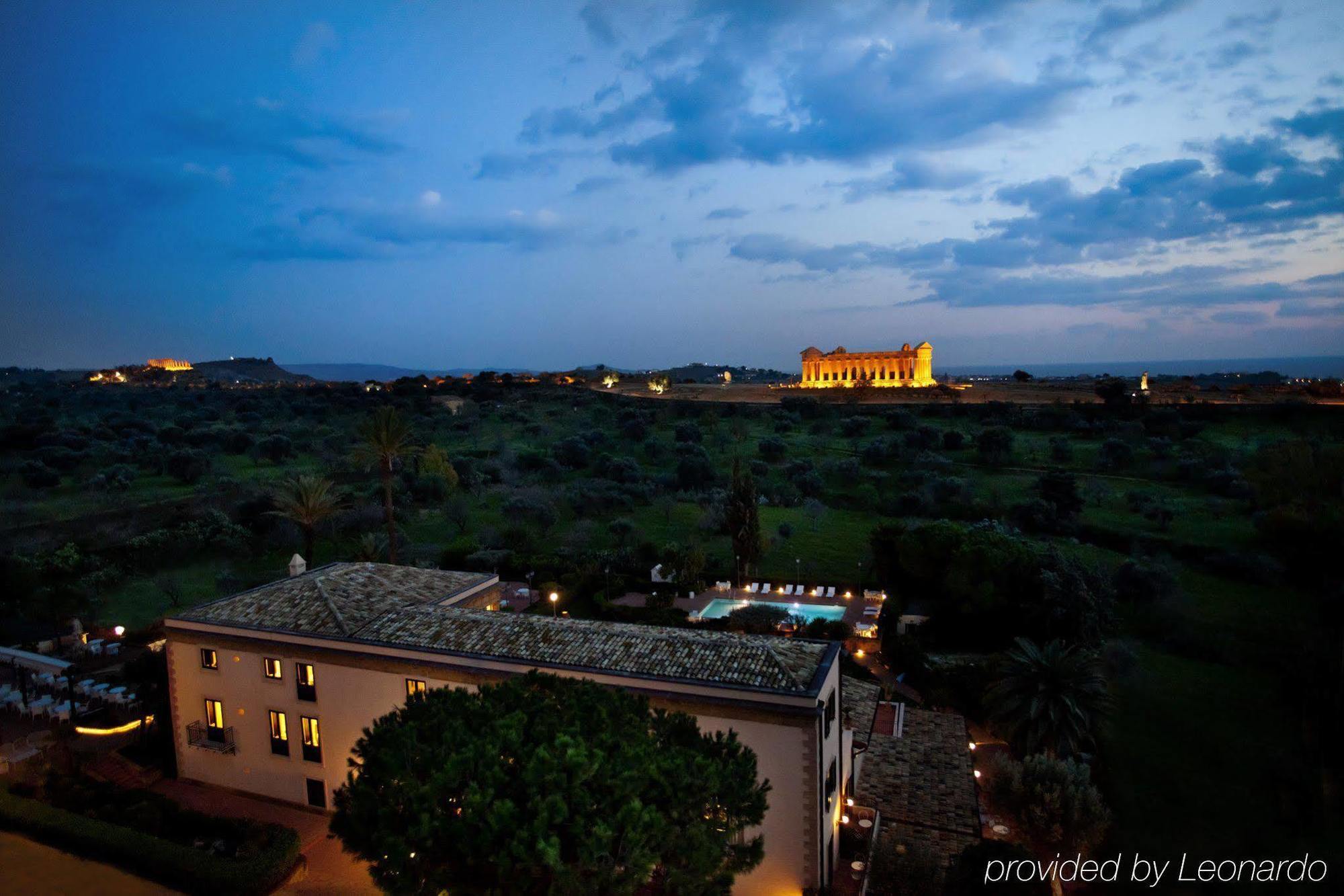 Villa Athena Resort Agrigente Extérieur photo View of the Acropolis of Paestum from the Hotel